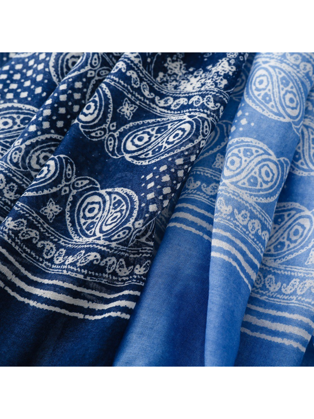 Scarvii - Paisley Border Tassel Scarf